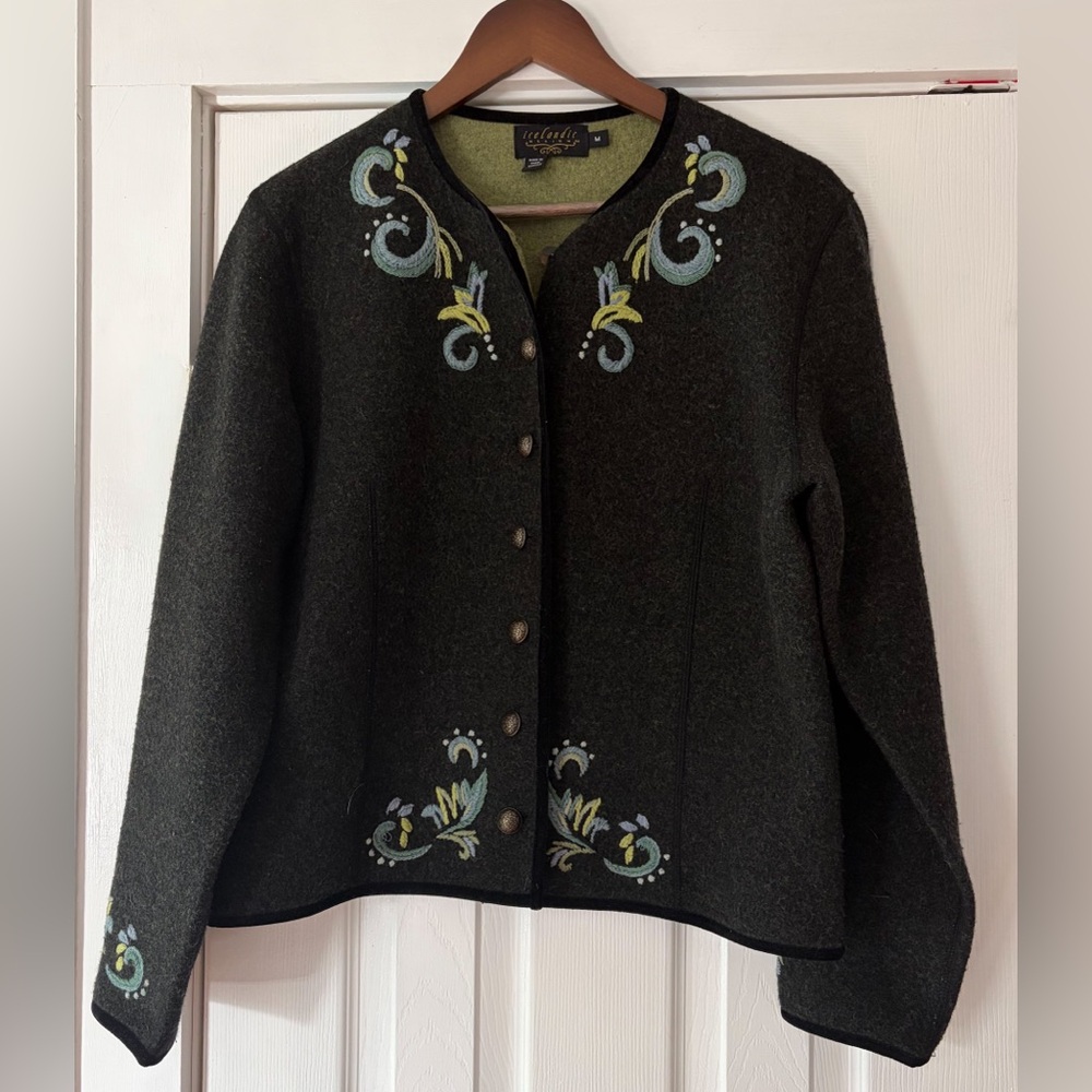 Icelandic Design Vintage Embroidered‎ Dark Grey Wool Cardigan Size Medium EUC
